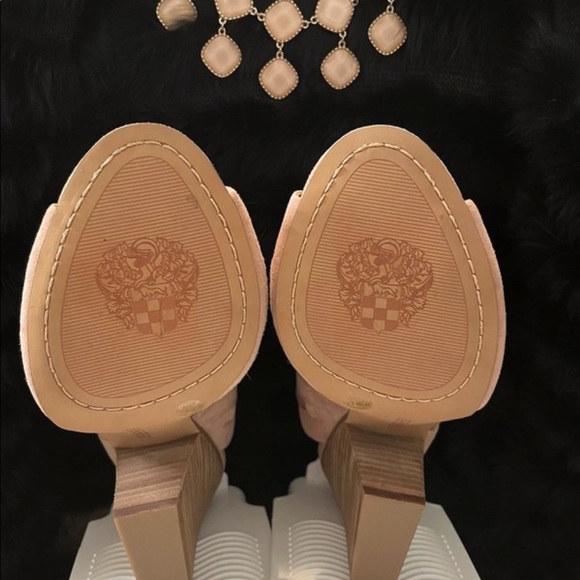 Blush pink Vince Camuto heels. - Picture 7 of 7